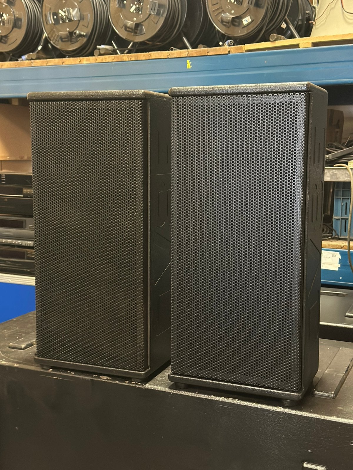 2 stuks OV8E MLT 208 monitor speakers, Audio, Tv en Foto, Overige typen, Zo goed als nieuw, Ophalen, 150 watt of meer