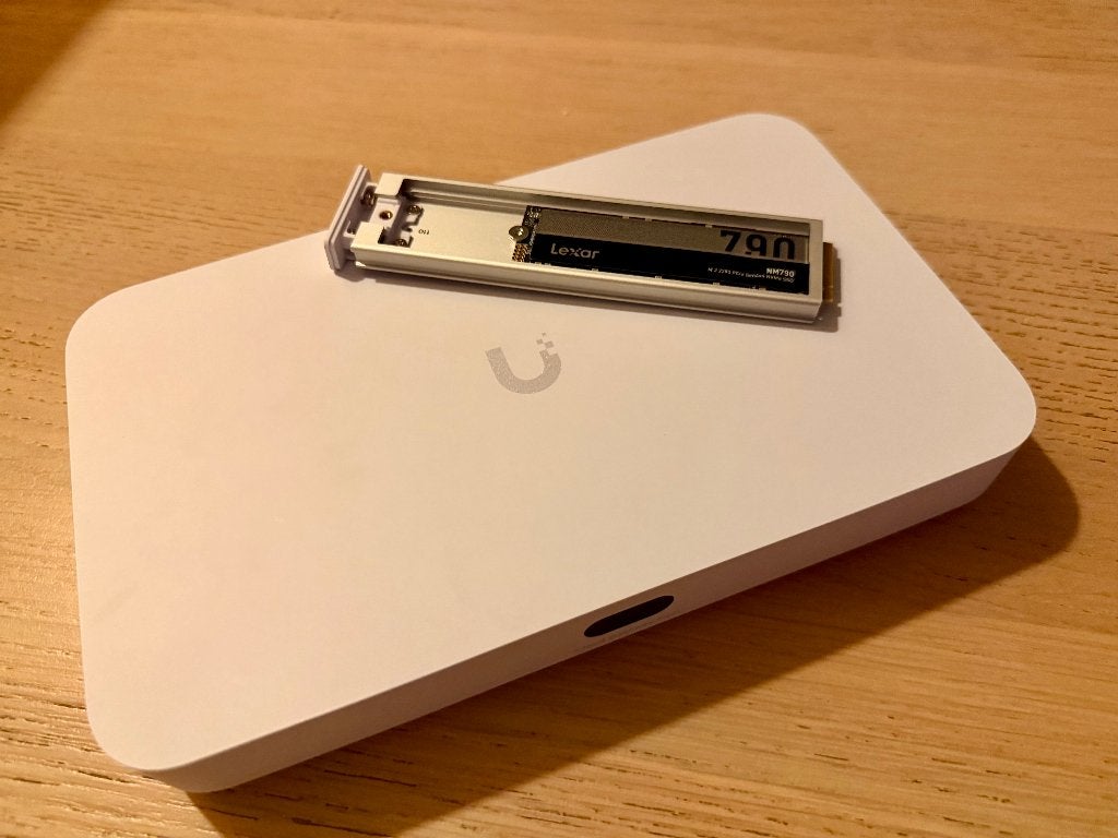 UniFi Cloud Gateway Fiber (UCG-Fiber) + Lexar NM790 4TB, Ophalen of Verzenden, Zo goed als nieuw, Router, Ubiquiti UniFi