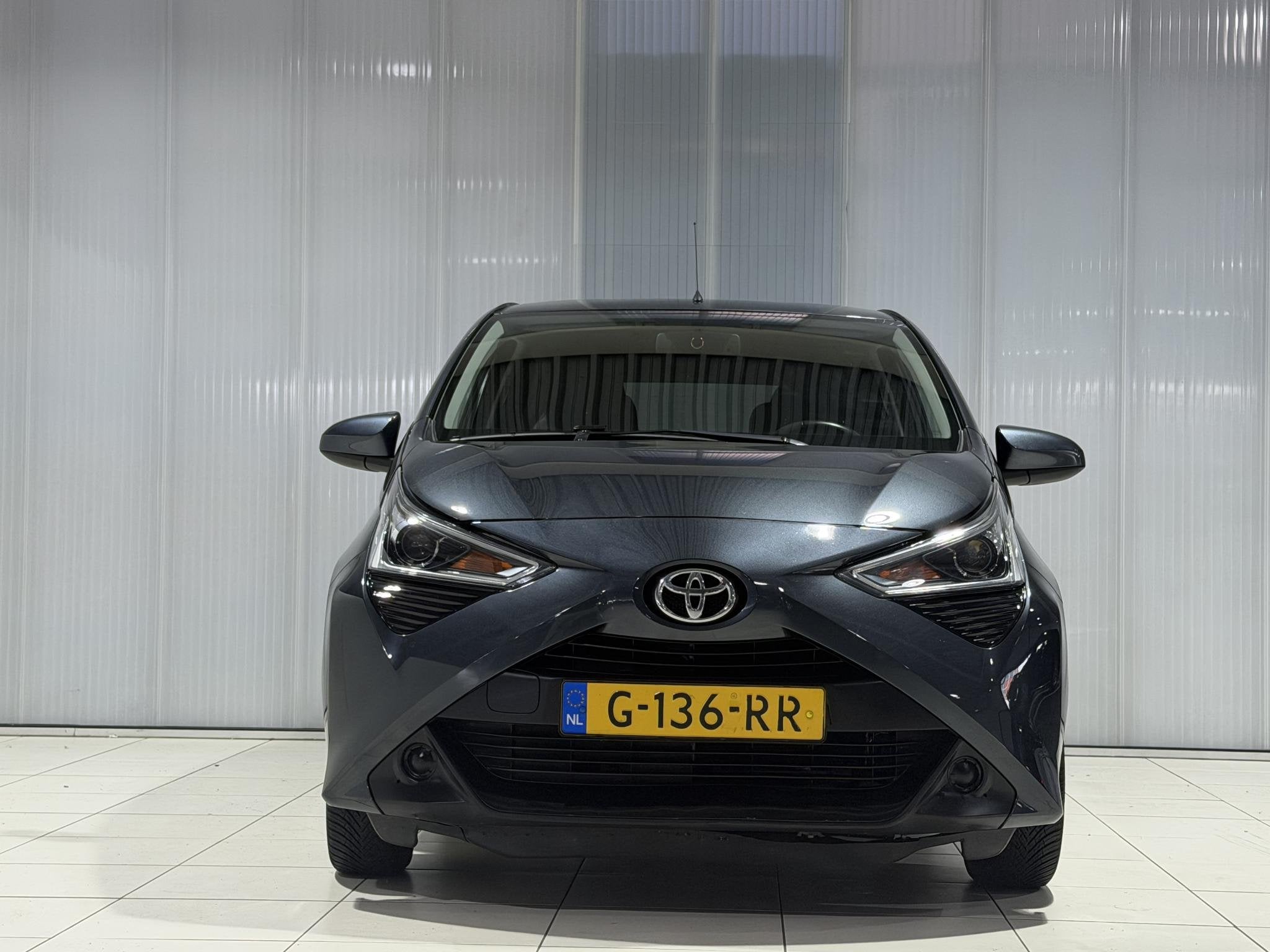 Toyota Aygo 1.0 VVT-i x-play limited Navigatie af fabriek, A, Auto's, Voorwielaandrijving, Stof, Gebruikt, Euro 6