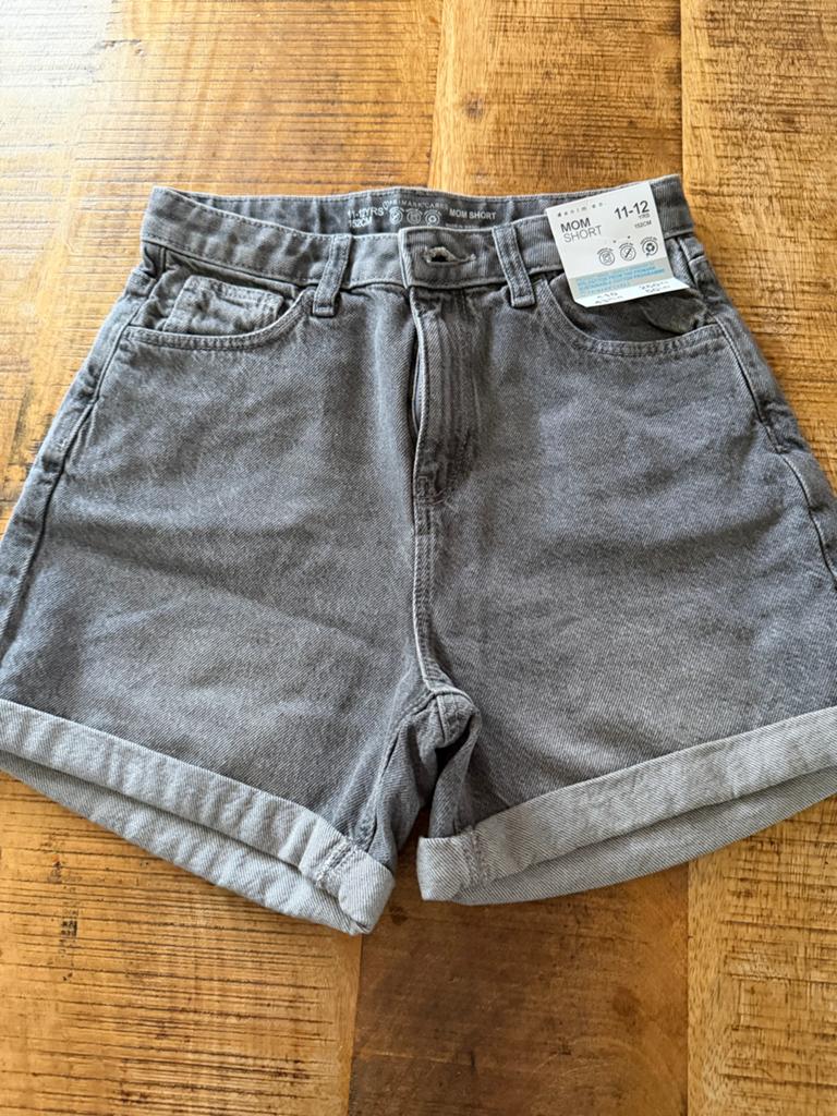 Nieuwe Primark Mom Short - Maat 11-12 jaar (152cm), Kinderen en Baby's, Kinderkleding | Maat 152, Ophalen of Verzenden, Nieuw