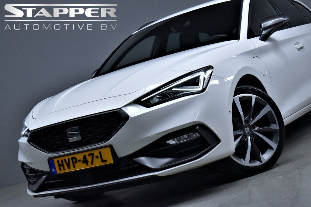 SEAT Leon Sportstourer 1.4 TSI 204pk eHybrid PHEV FR CarPlay, Auto's, Seat, Gebruikt, Leon, Wit, 1558 kg