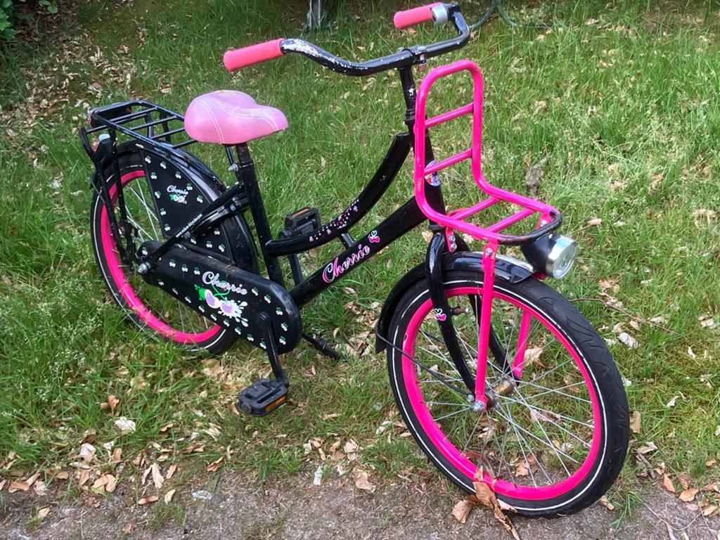Meisjesfiets 20 inch zwart/roze met voordrager, Ophalen, Gebruikt, 20 inch