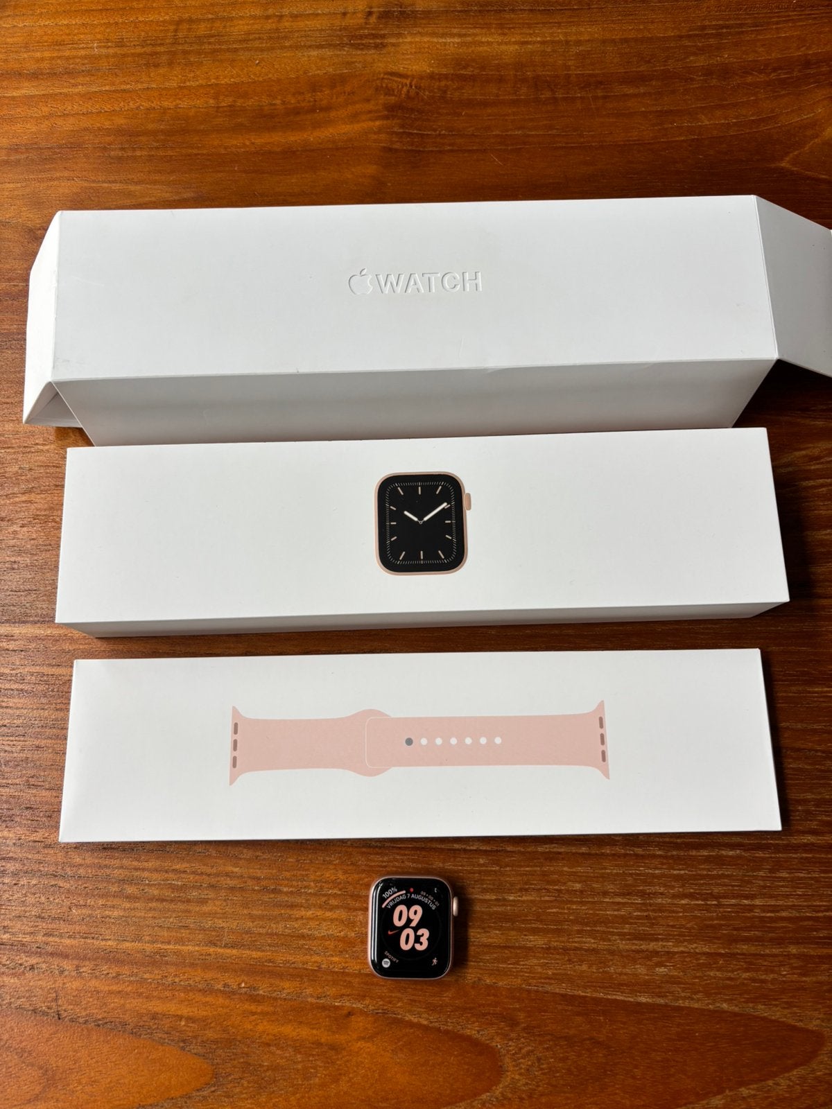 Apple watch 5 40mm rose gold alu pink sand band gps, Sieraden, Tassen en Uiterlijk, Smartwatches, Ophalen, Gebruikt, IOS, Roze
