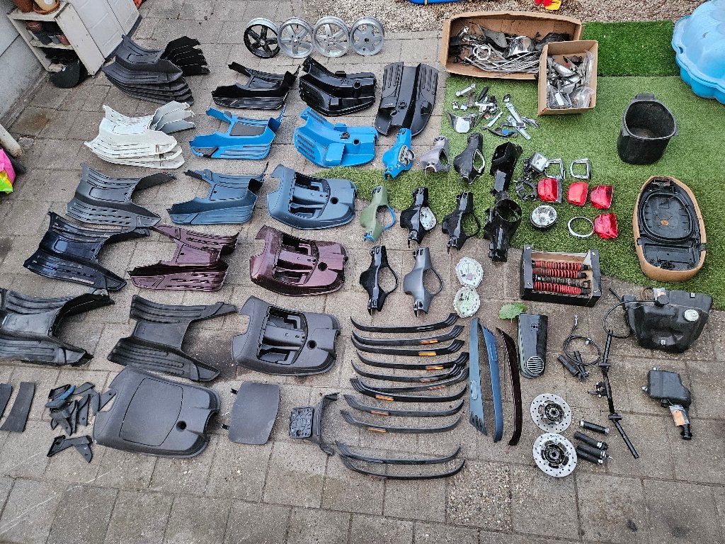 Acudeksel Vespa LX Piaggio Vespa S 576017 accubak 299047, Fietsen en Brommers, Brommeronderdelen | Scooters, Piaggio, Lx, Ophalen of Verzenden
