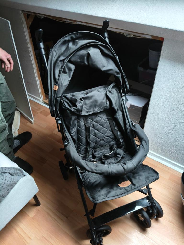Compacte zwarte buggy met zonnekap en verstelbare rugleuning, Ophalen, Gebruikt, Overige merken, Verstelbare rugleuning