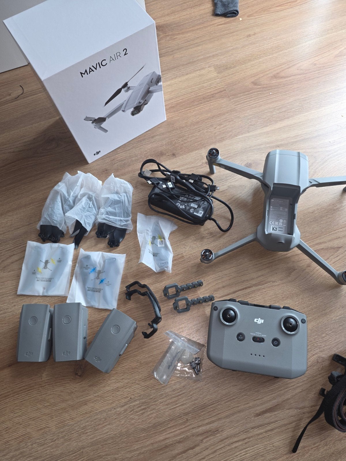Nieuwe DJI Mavic Air 2 Fly More Combo Drone, Audio, Tv en Foto, 250 tot 900 gram, 30 tot 45 minuten, Cameradrone, Nieuw