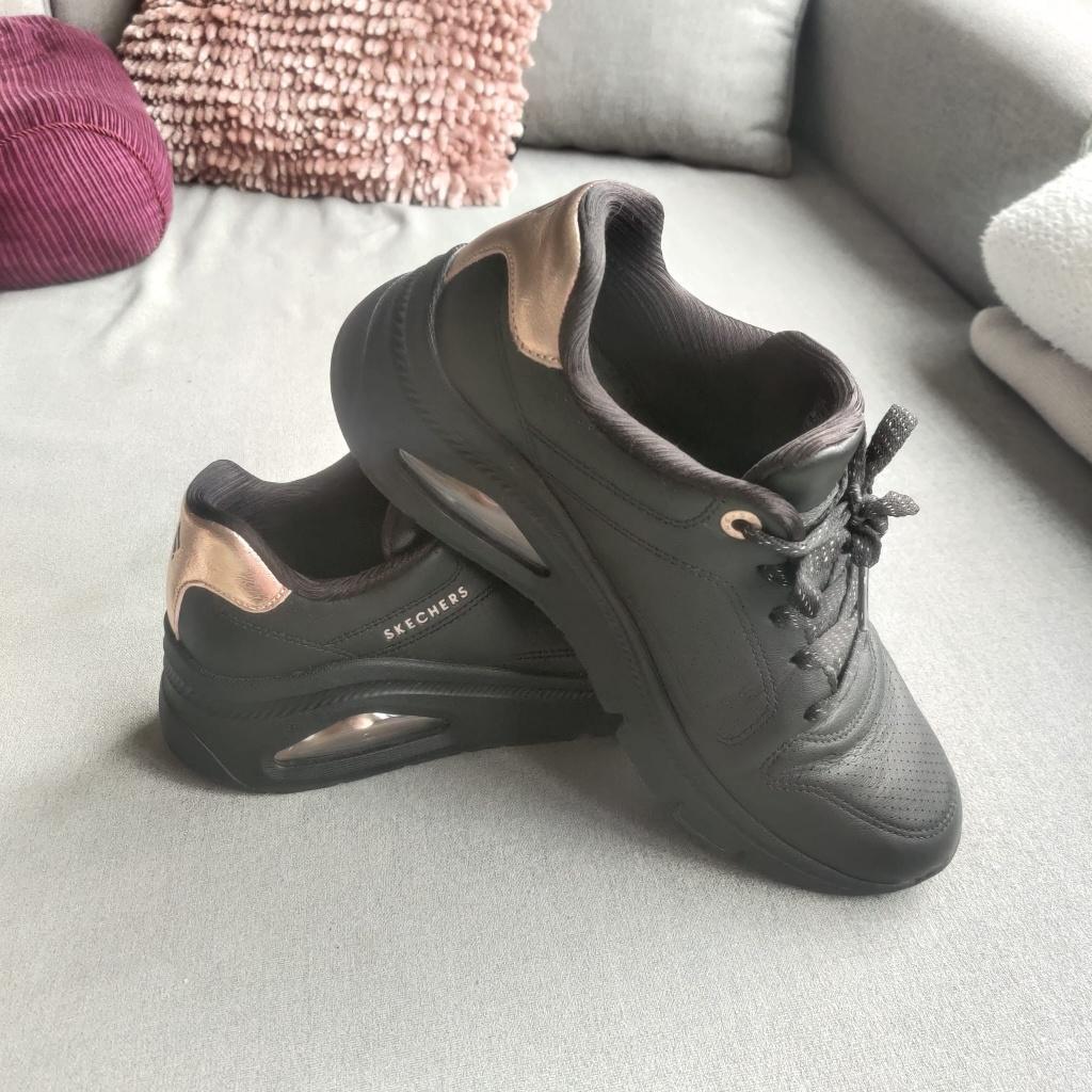 ZGAN! Skechers UNO Stand on Air - Zwart/rose goud - maat 40, Skechers, Zwart, Ophalen of Verzenden, Sneakers of Gympen