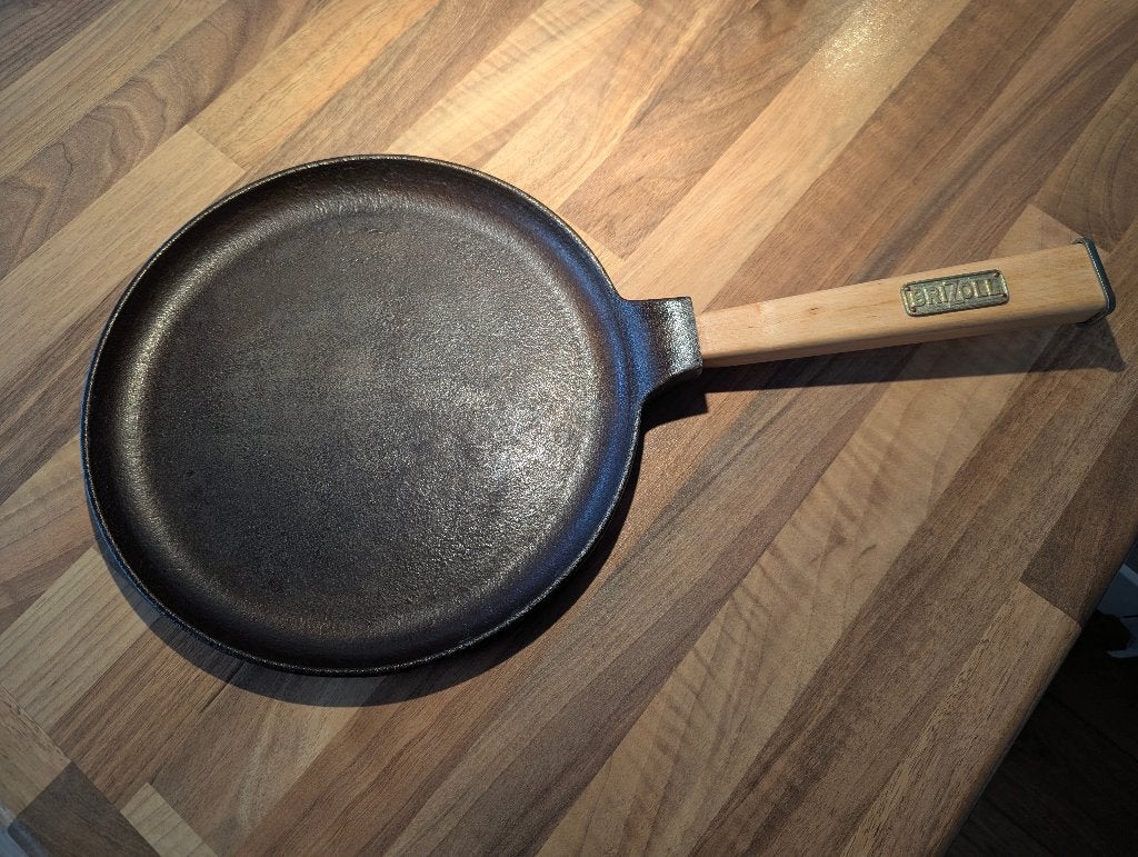 Brizoll gietijzer pan 24.5cm, Gebruikt, Gietijzer, Geschikt voor inductie, Ophalen