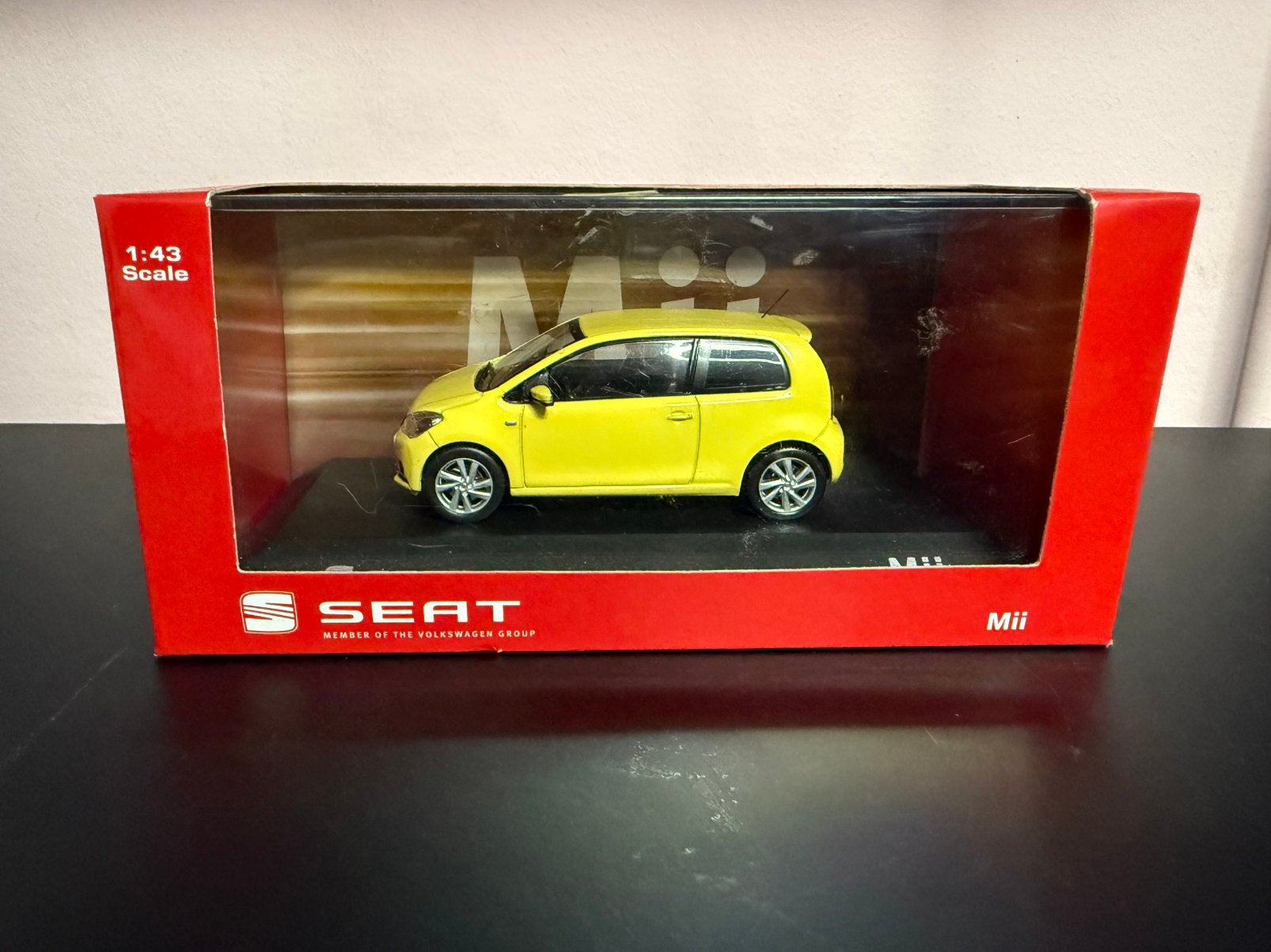 Seat mii 1/43 geel, Ophalen of Verzenden, Zo goed als nieuw