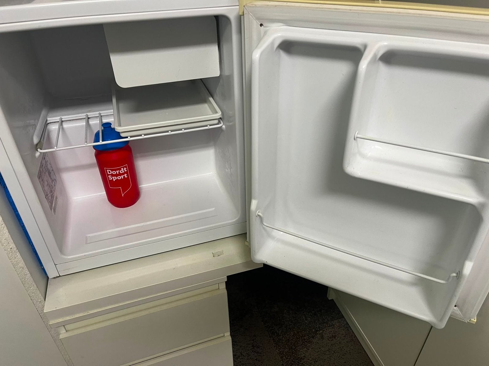 Compacte Exquisit koelkast met vriesvak, Witgoed en Apparatuur, Koelkasten en IJskasten, Zo goed als nieuw, Met vriesvak, Minder dan 75 liter