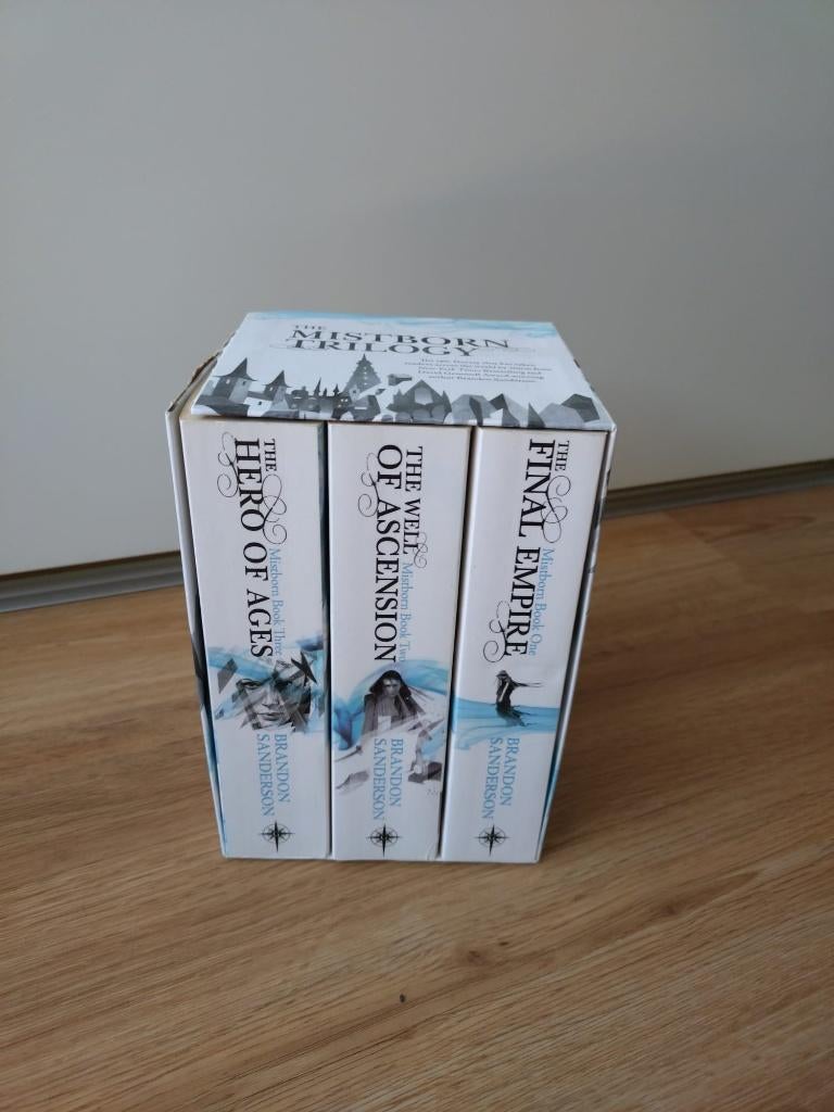 The Mistborn Trilogy in verzamelbox, Brandon Sanderson, Ophalen of Verzenden, Gelezen, Brandon Sanderson