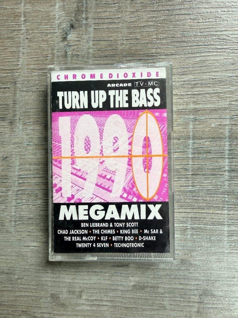 Audio Cassette Bandje Turn up THe Bass Megamix 1990, Cd's en Dvd's, Ophalen of Verzenden, Zo goed als nieuw, Dance, 1 bandje