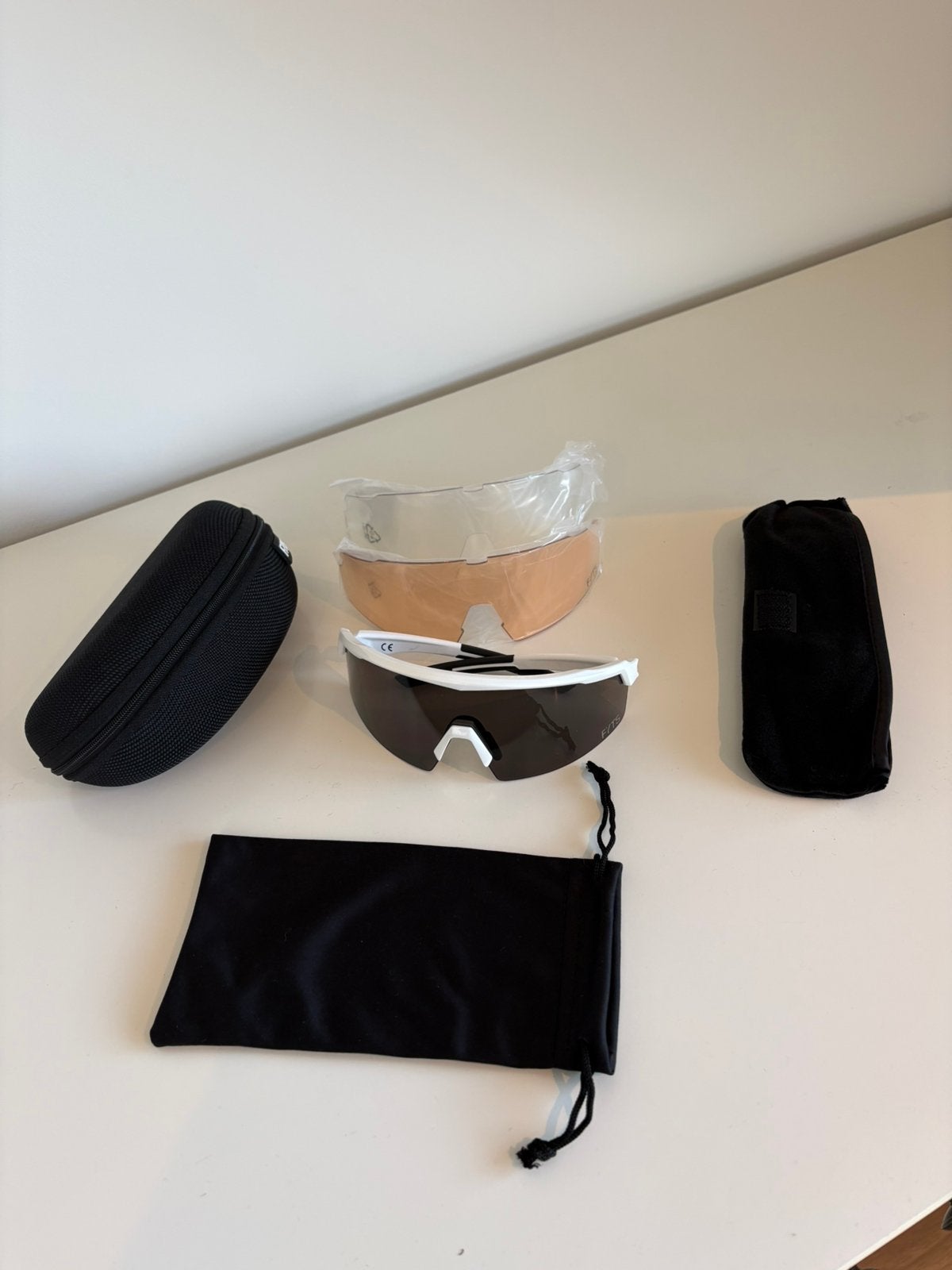 Nieuwe Fyts zonnebril / fietsbril, Sieraden, Tassen en Uiterlijk, Overige merken, Zonnebril, Wit, Nieuw