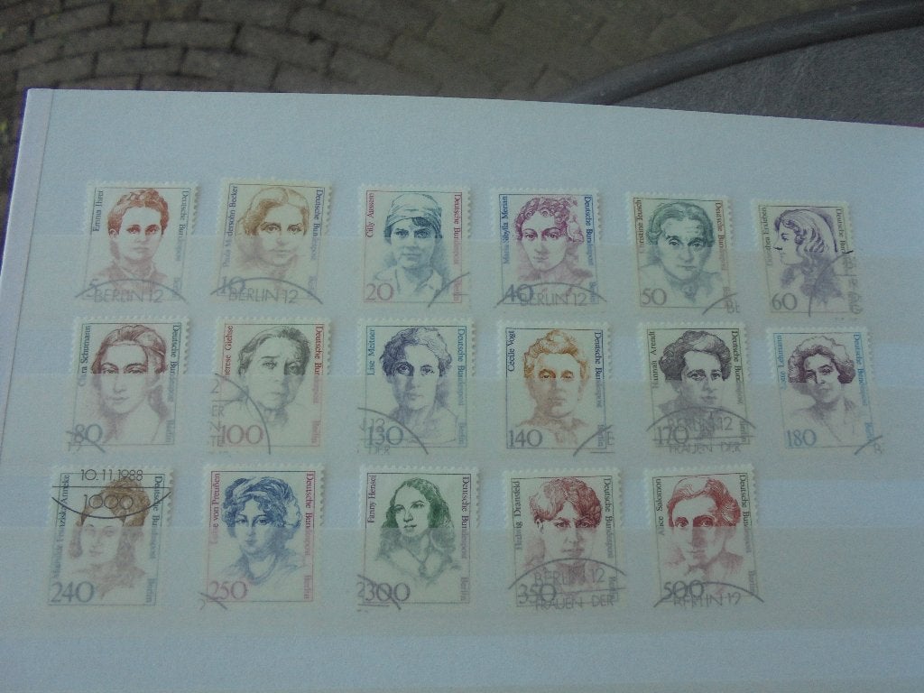 Duitsland.  Berlijn. Vrouwenserie gestempeld 17 waarden, Ophalen of Verzenden, Buitenland