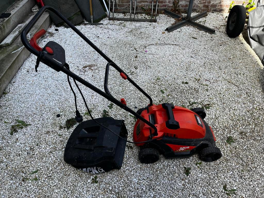 Black & Decker Elektrische Grasmaaier 30cm, Ophalen, Cirkelmaaier, Gebruikt, Elektrische grasmaaier