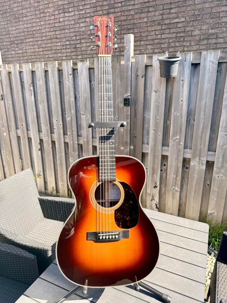 Martin 000-28EC SB Eric Clapton met K & K pickup ACTIE!, Muziek en Instrumenten, Snaarinstrumenten | Gitaren | Akoestisch, Ophalen