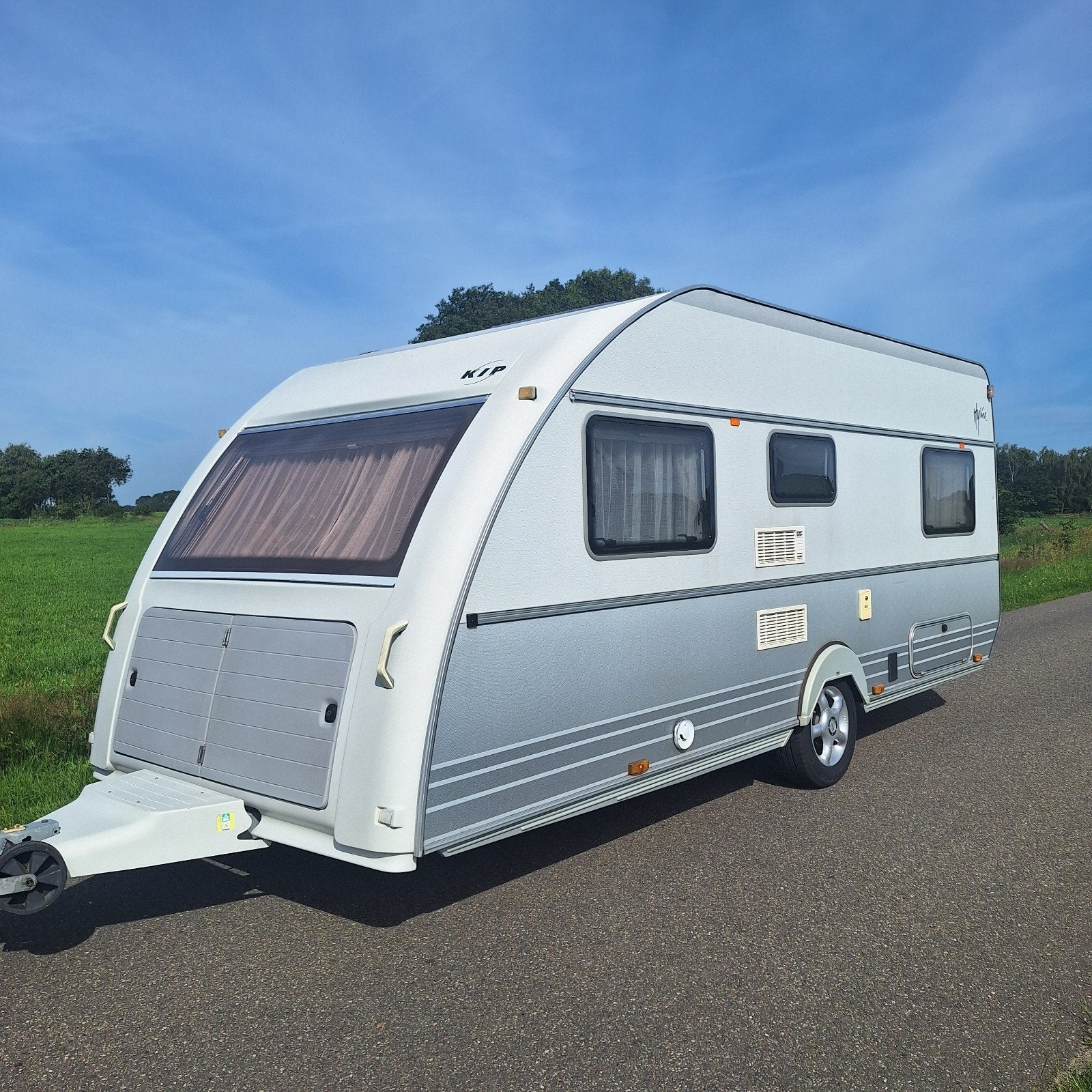 Kip Hyline 50 TDB, Voortent +Luifel, Bovag 2026, Douche, Kip, Bedrijf, Vast bed, 5 tot 6 meter