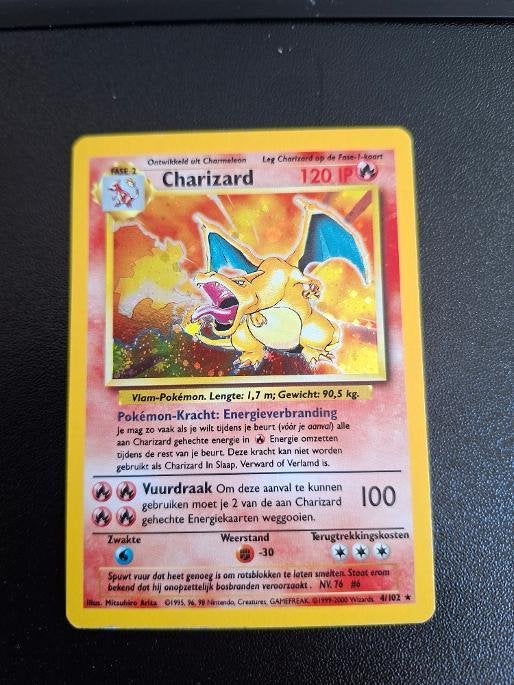 Charizard 4/102 Pokemon Kaart NL, Ophalen of Verzenden, Zo goed als nieuw, Losse kaart