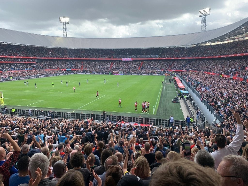Feyenoord - A.Z., 1 ticket vak Q, Tickets en Kaartjes, Eén persoon, Oktober