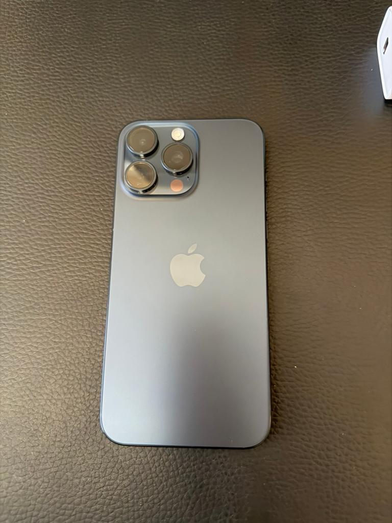 Nette iPhone 15 Pro Max 256gb Blue Titanium + Oplader, Blauw, IPhone 15 Pro Max, Zo goed als nieuw, Zonder simlock