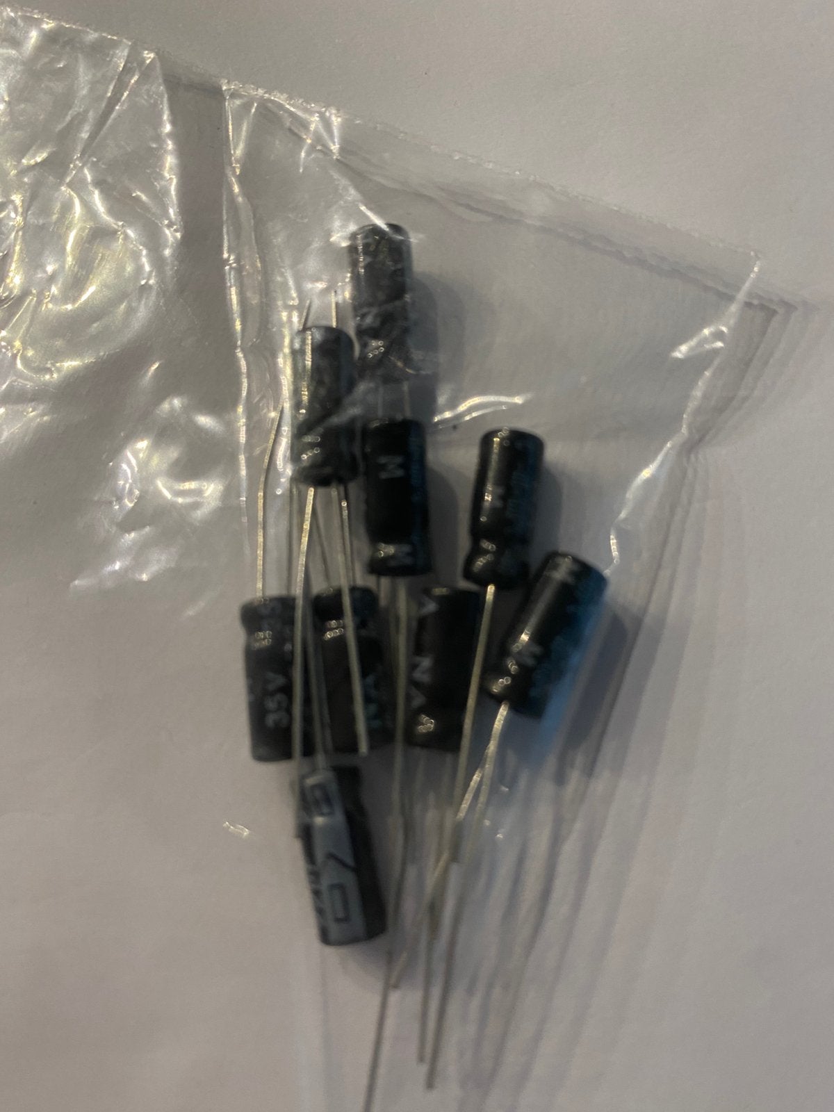 Elco 22 Uf 35 V 105 Prijs is per stuk, Ophalen of Verzenden, Nieuw