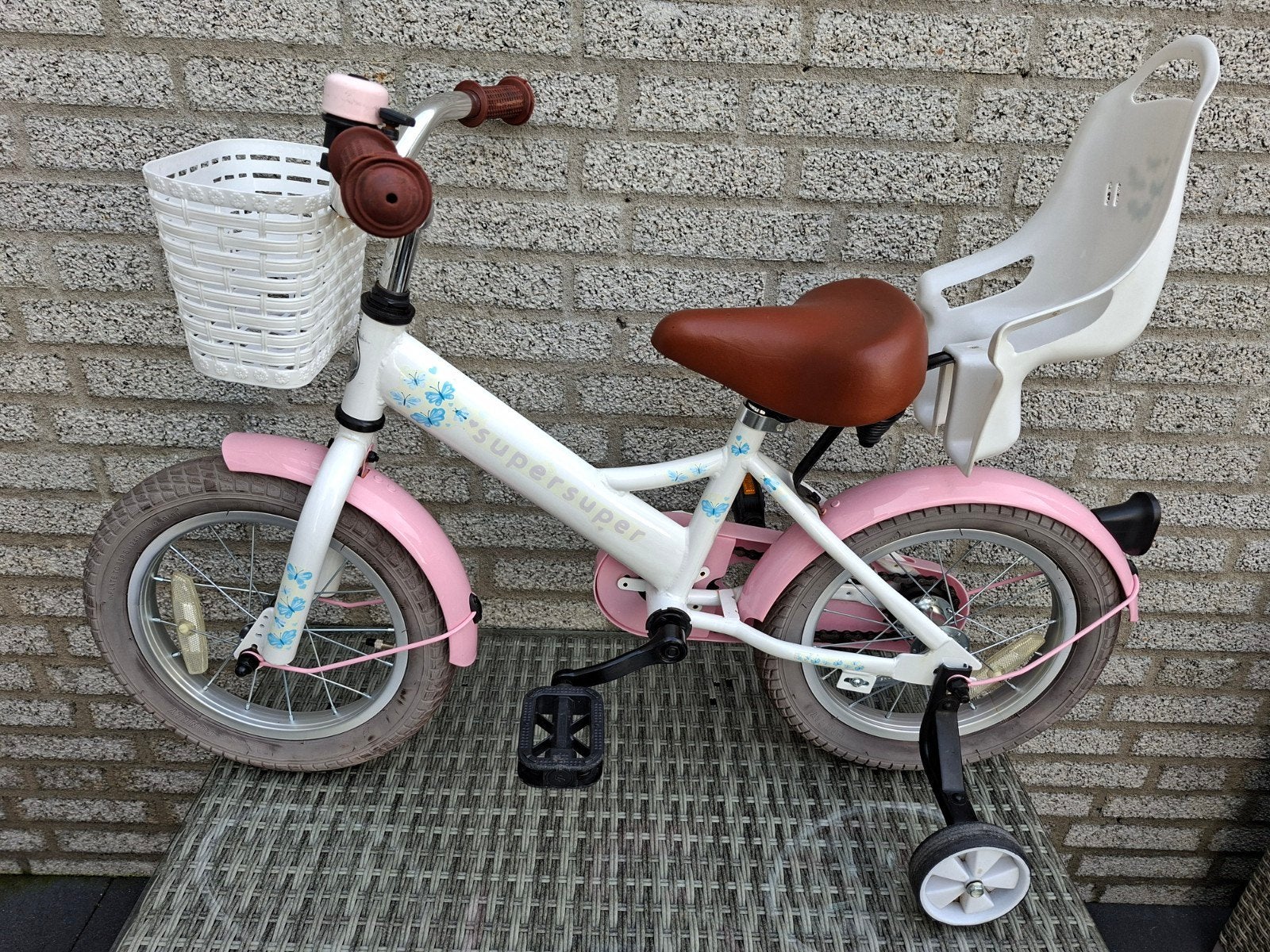 meisjes fiets 14 inch met poppenzitje en mandje, Ophalen, Gebruikt, 14 inch of minder