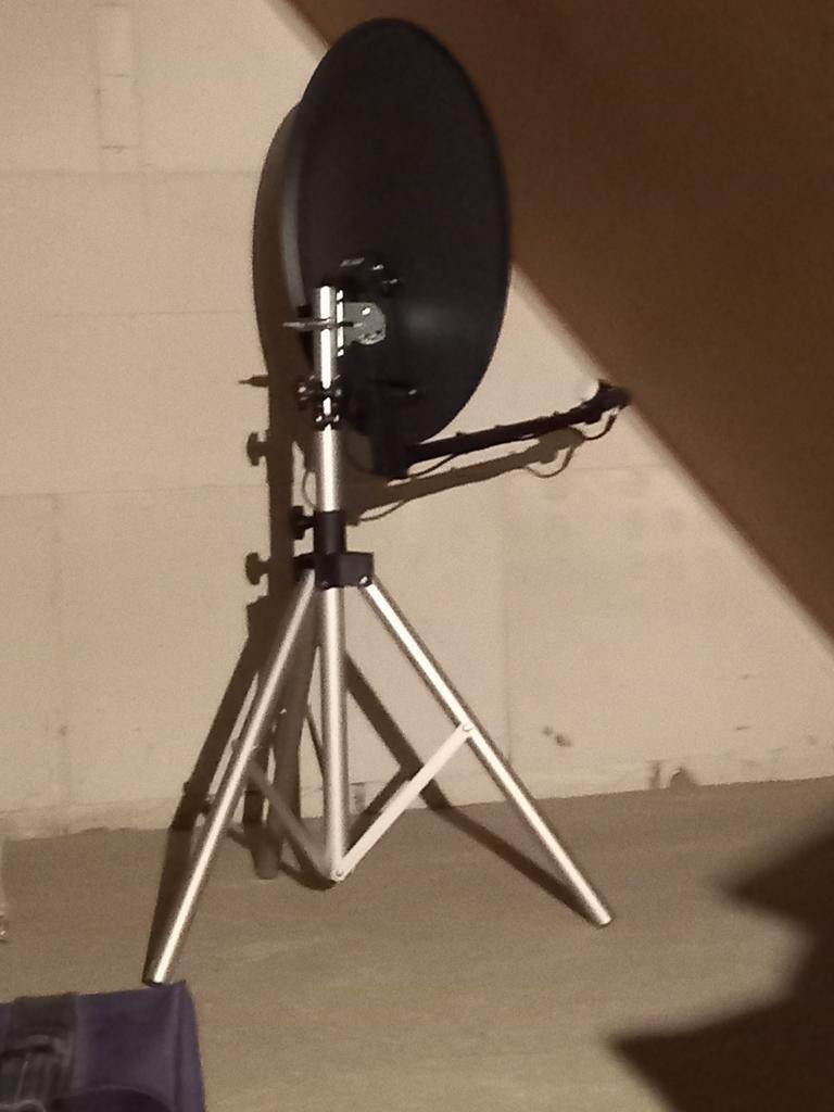 Schotel antenne met reciever lees advertentie., Ophalen, Gebruikt, Overige merken
