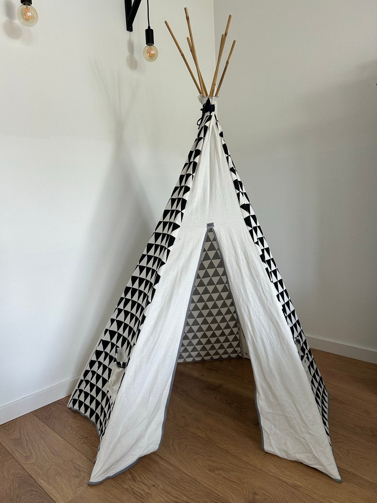 Leuke Tipi tent voor kinderen - Zwart-wit patroon, Ophalen, Zo goed als nieuw