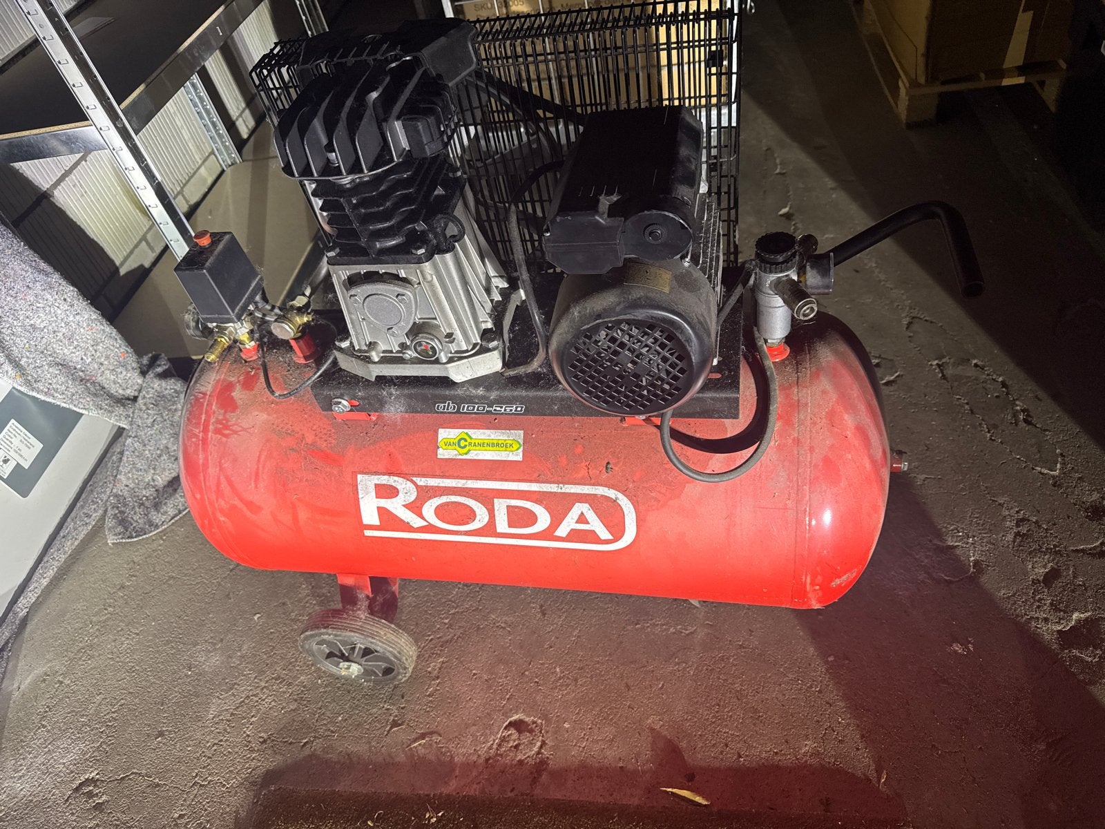 Rode RODA Compressor 100L - 10 bar, Doe-het-zelf en Verbouw, Gebruikt, Ophalen of Verzenden, 200 tot 400 liter/min, Mobiel