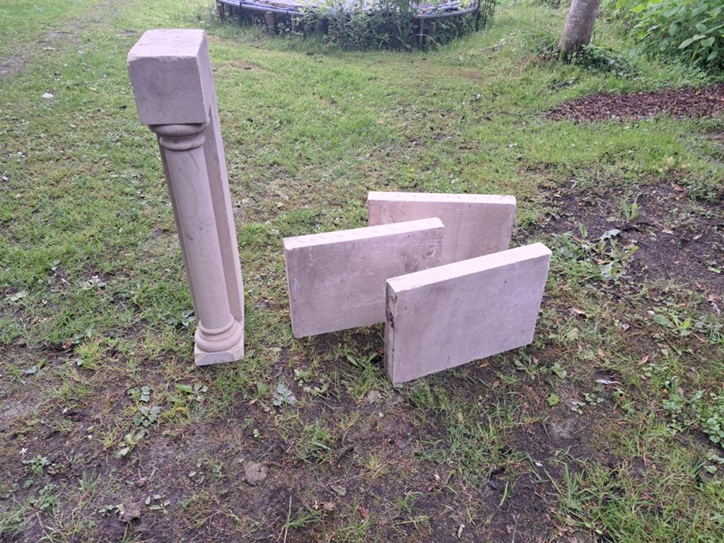 Zandstenen Pilaar en 3 blokken., Ophalen of Verzenden