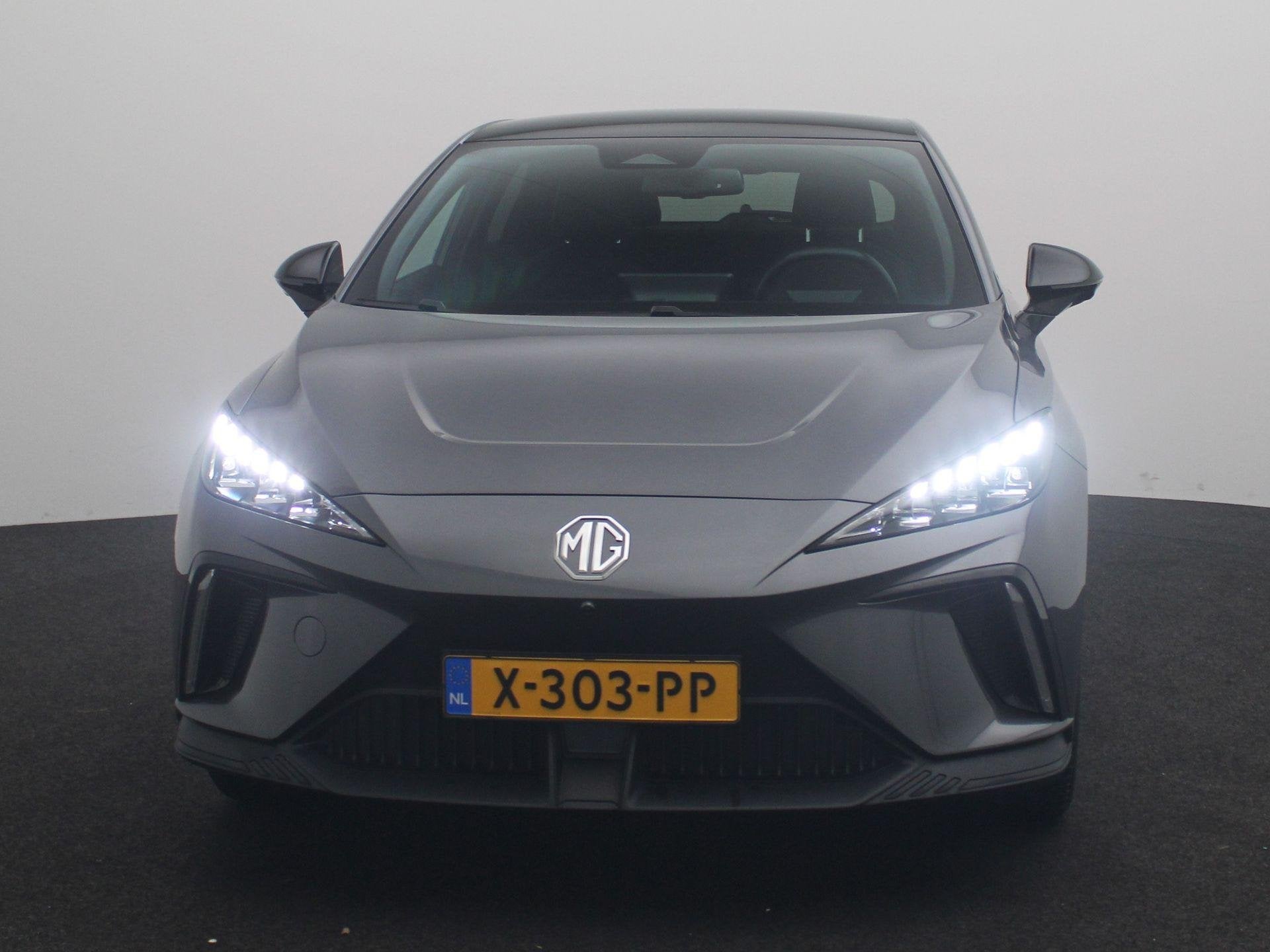MG 4 Trophy Extended Range 77 kWh | Camera | Apple Carplay |, Auto's, Automaat, 12 maanden, Achterwielaandrijving, Gebruikt