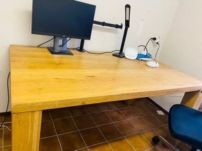 Stevige houten werk-/eettafel / wooden table, Huis en Inrichting, Ophalen, Zo goed als nieuw, Overige merken, Hout