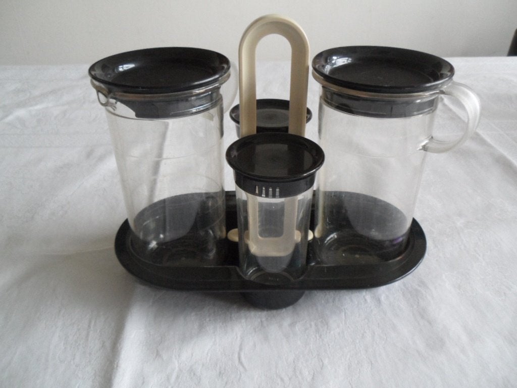 Tupperware Exclusieve olie azijn peper zoutstel zwart deksel, Gebruikt, Overige kleuren, Overige typen, Ophalen of Verzenden