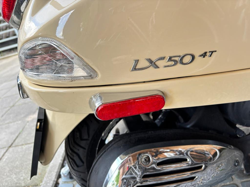 Gezocht vespa lx reflector, Fietsen en Brommers, Ophalen of Verzenden, Zo goed als nieuw