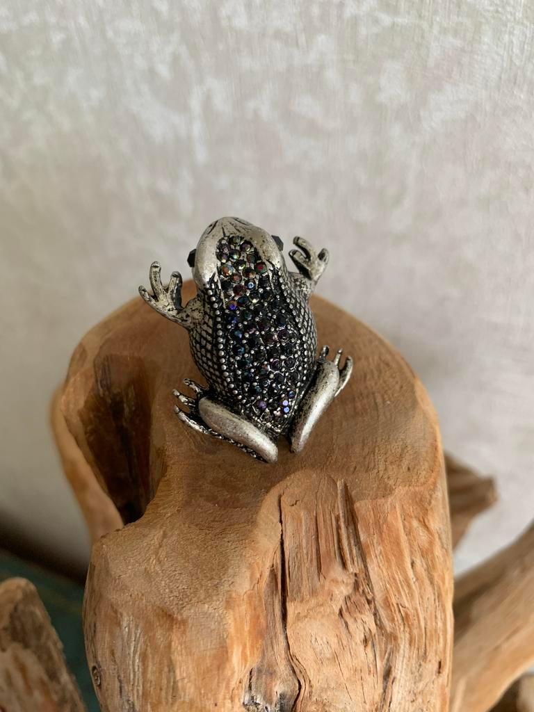 Opvallende witte metalen ring met kikker en strass, Gebruikt, Wit, Ophalen of Verzenden, Dame