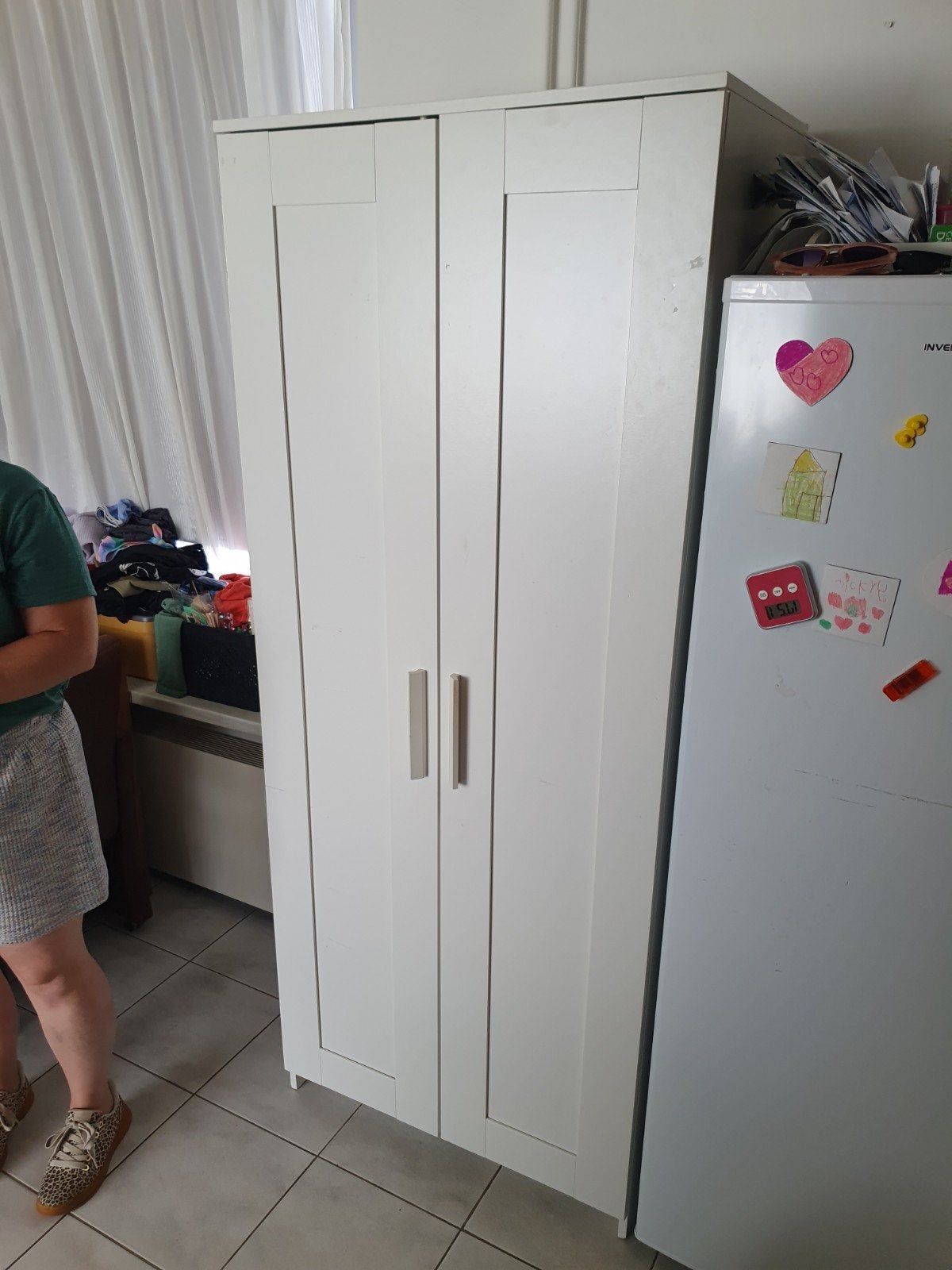 Witte kledingkast met hang- en legruimte, Met deur(en), Gebruikt, Modern, 150 tot 200 cm