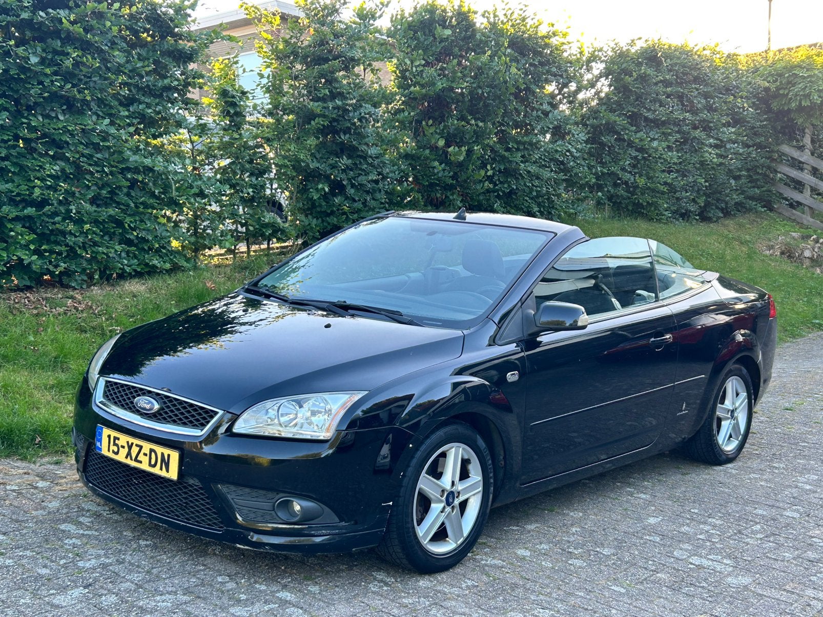 Ford Focus cabriolet 2.0 107KW CC 2007 Zwart, Auto's, Ford, 4 cilinders, Cabriolet, 4 stoelen, Zwart