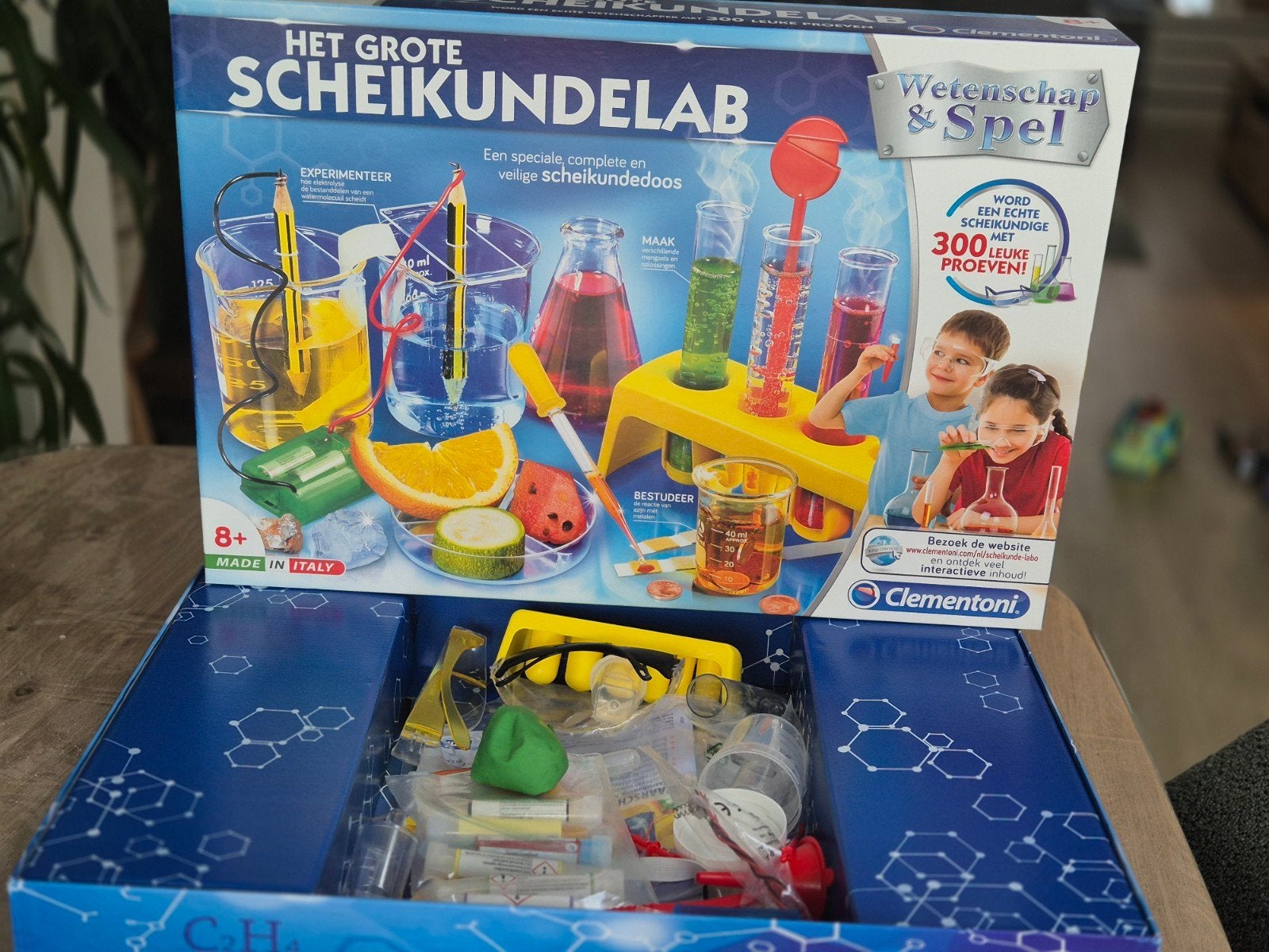 Clementoni Het Grote Scheikundelab - Wetenschap & Spel, Ophalen of Verzenden, Zo goed als nieuw, Knutselen