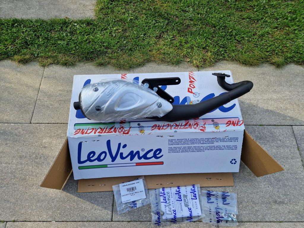 Leovince Leovinci SP3 minarelli uitlaat NOS, Fietsen en Brommers, Brommeronderdelen | Scooters, Ophalen of Verzenden, Nieuw, Uitlaat