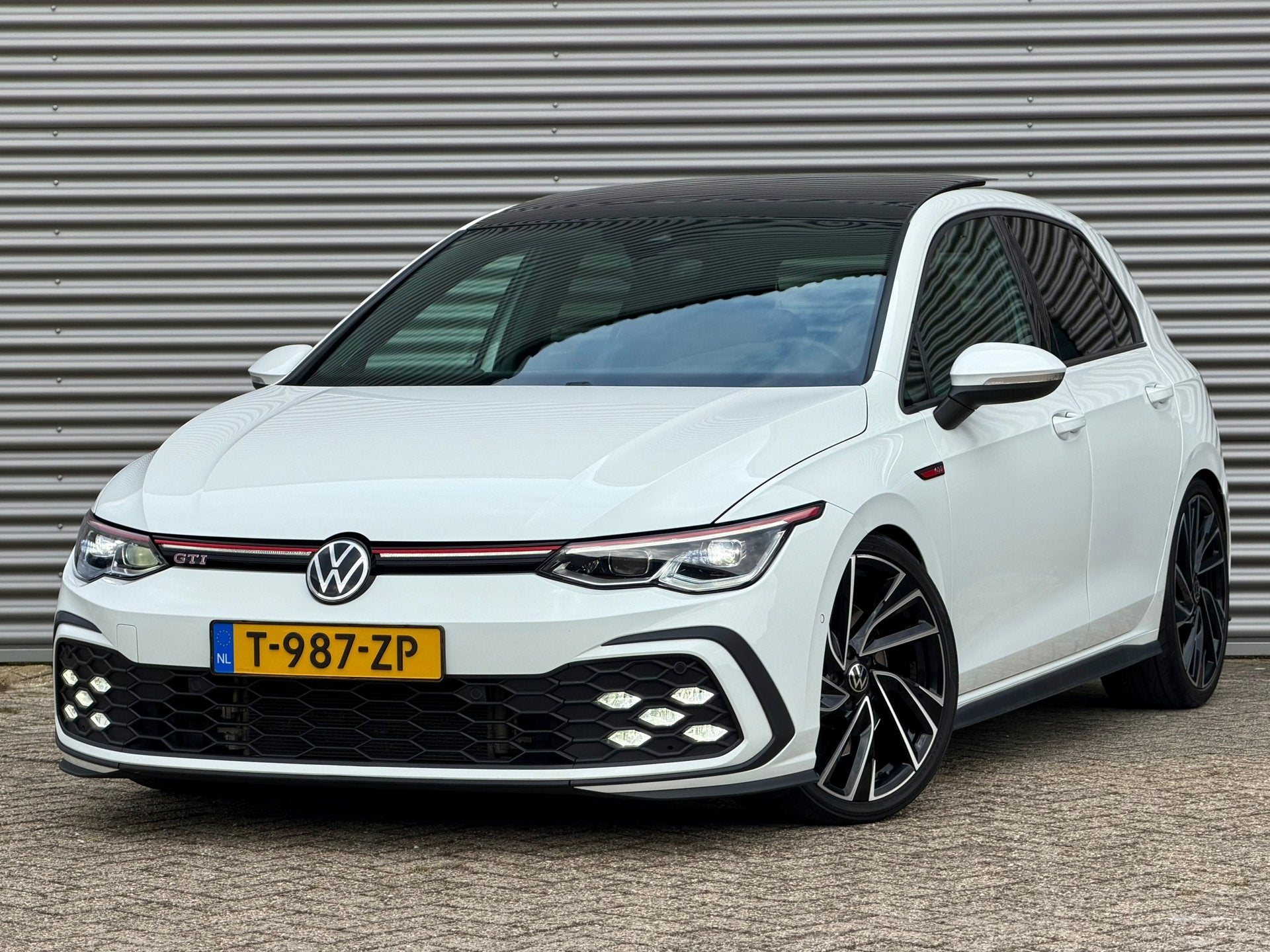 Volkswagen Golf 2.0 TSI GTI 245 PK | Panorama | IQ Light | H, Euro 6, 4 cilinders, 1984 cc, Wit