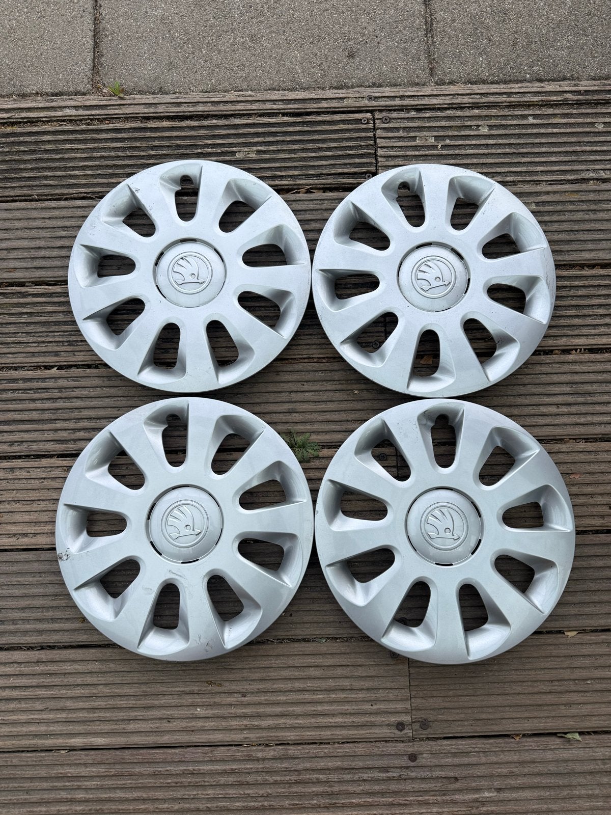 Set van 4 Skoda wieldoppen 1ST.601.147 A, Auto diversen, Ophalen, Gebruikt