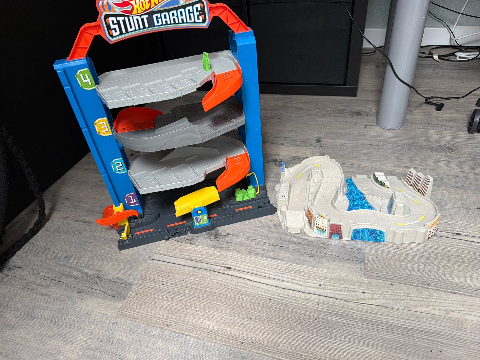 Hot Wheels Stunt Garage & Racebaan Set, Ophalen, Gebruikt