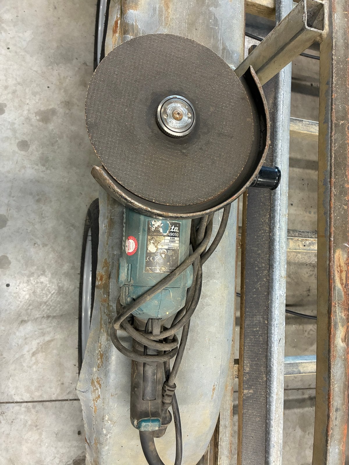 Makita GA9050 Haakse Slijper 2000W, Ophalen, Gebruikt, 1000 watt of meer, Haakse handslijpmachine
