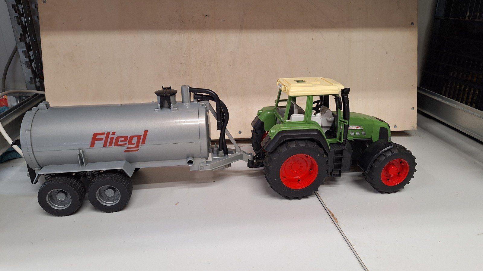 Bruder Fendt 936 Vario + Fliegl tankwagen+ Lemken Smaragd, Ophalen of Verzenden, Gebruikt, Tractor of Landbouw
