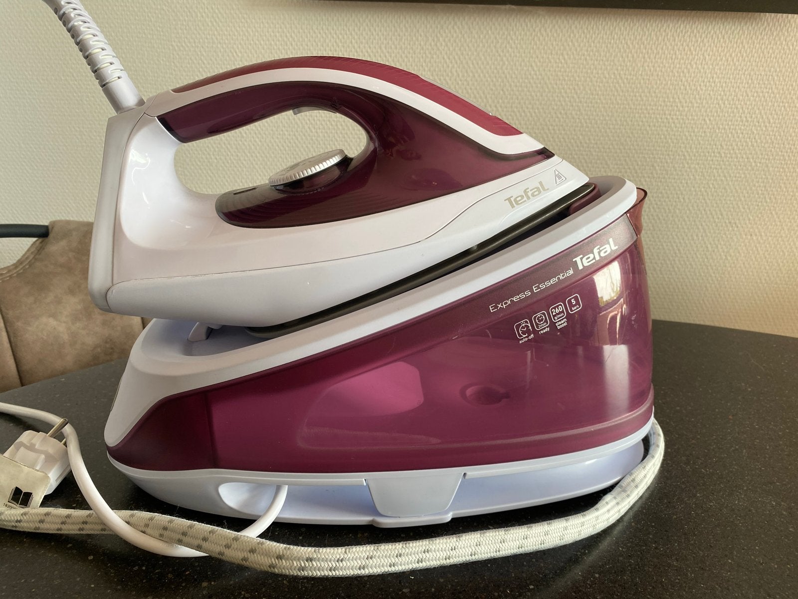 Tefal Express Essential Stoomgenerator Strijkijzer, Ophalen, Zo goed als nieuw, Strijkijzer met snoer