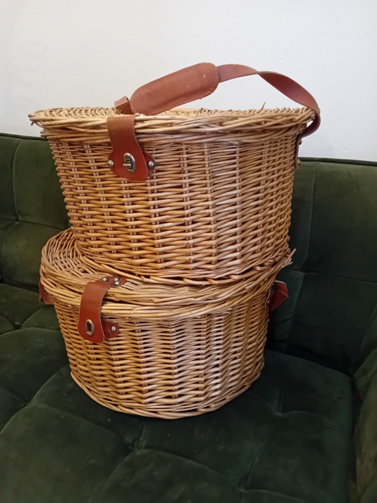 Twee vintage rieten picknickmanden- 2 dezelfde, Ophalen, Gebruikt, Zonder inhoud
