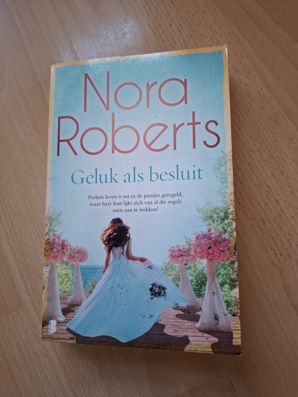 Nora Roberts geluk als besluit, Ophalen of Verzenden, Zo goed als nieuw