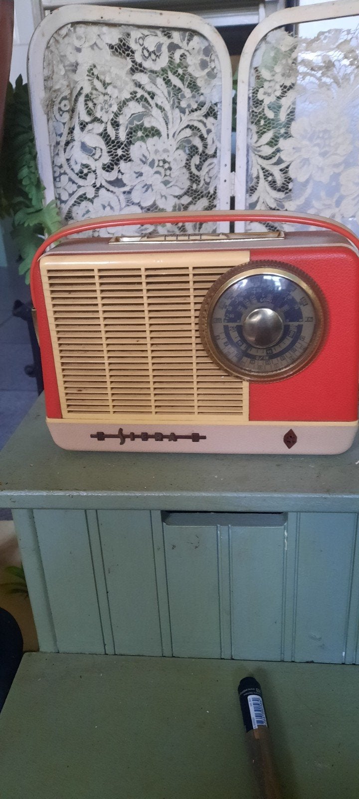 Vintage Transistorradio Rood - Jaren '60 Draagbare Radio, Ophalen of Verzenden, Gebruikt, Transistorradio