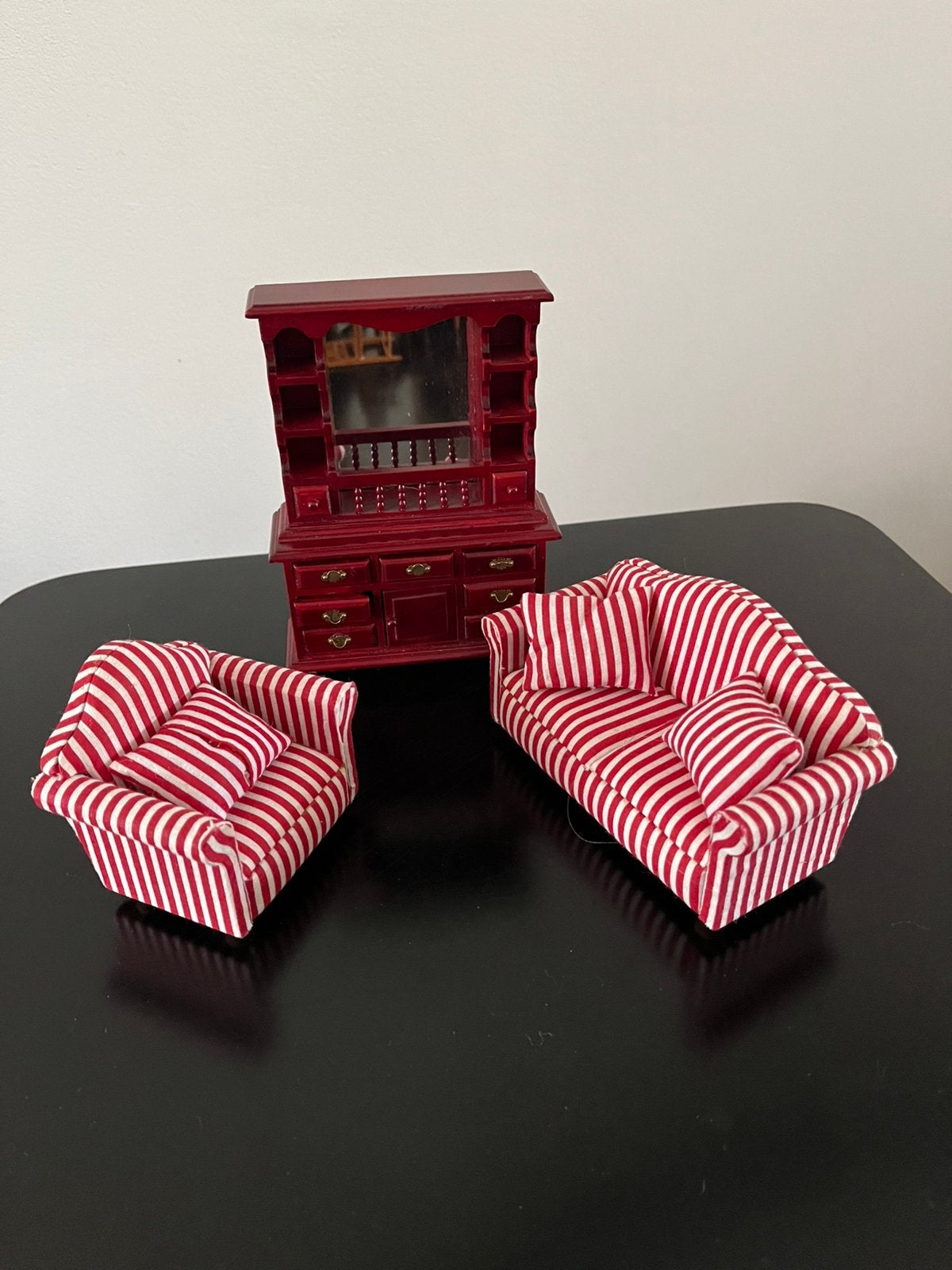 Poppenhuismeubels set ; bank, stoel en pronkast, Verzamelen, Ophalen of Verzenden, Zo goed als nieuw, Poppenhuis