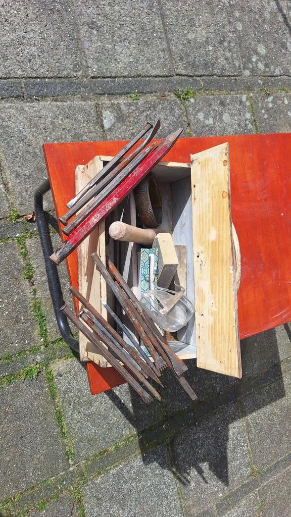 Beitelset voor het bewerken van steen., Ophalen
